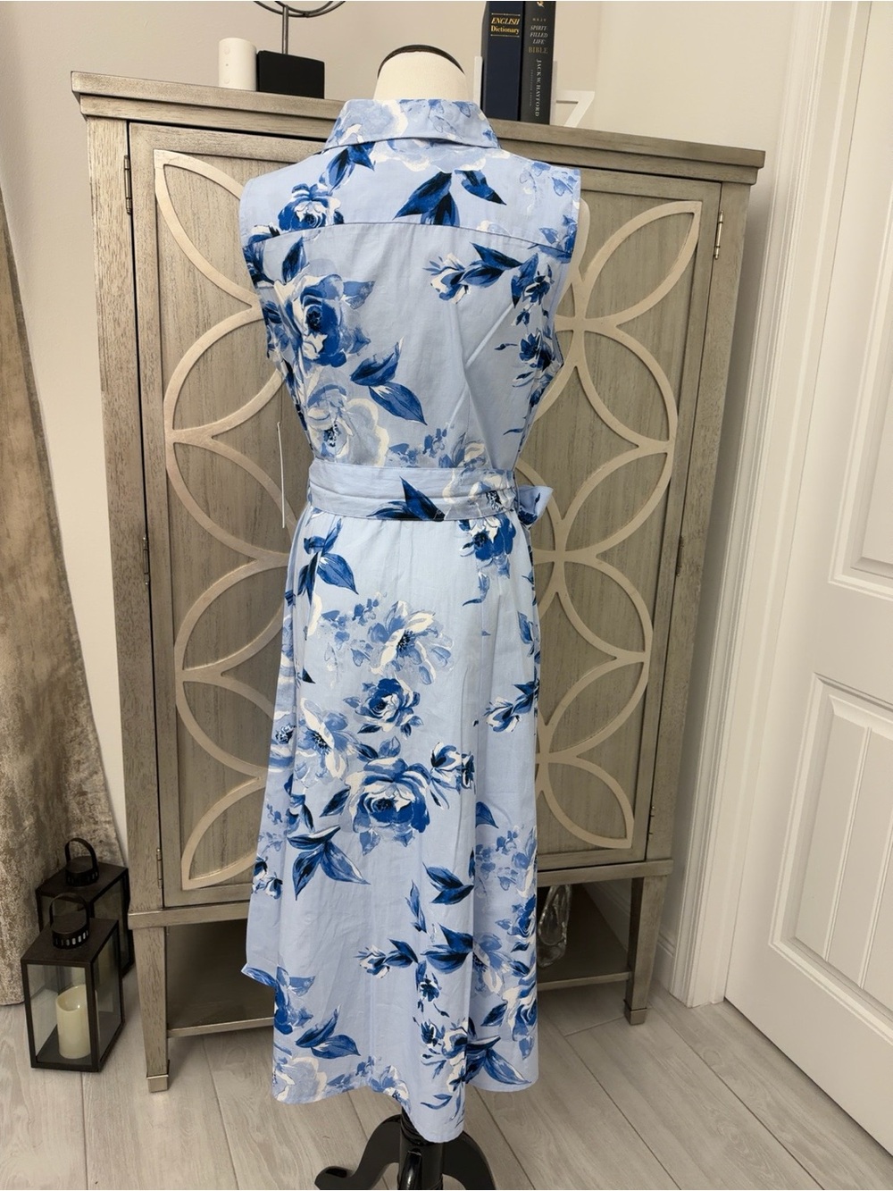 Calvin Klein Light Blue Floral Shirt-Collar Midi Dress with Waist Tie - Picture 4 of 4